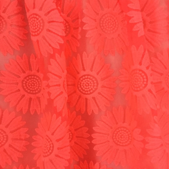 Hot pink daisy patterned mini skirt - Picture 2 of 3